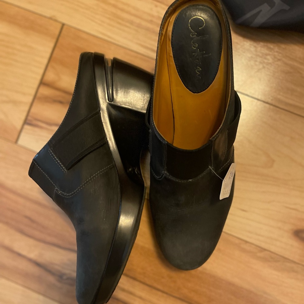 Cole Haan slides mules black leather round toe 3 inch heels used quiet luxury